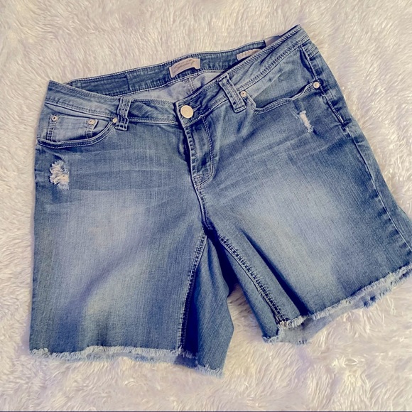 Seven7 Pants - Seven 7 Luxe Jean Shorts Size 14 blue denim raws hem women’s Junior’s